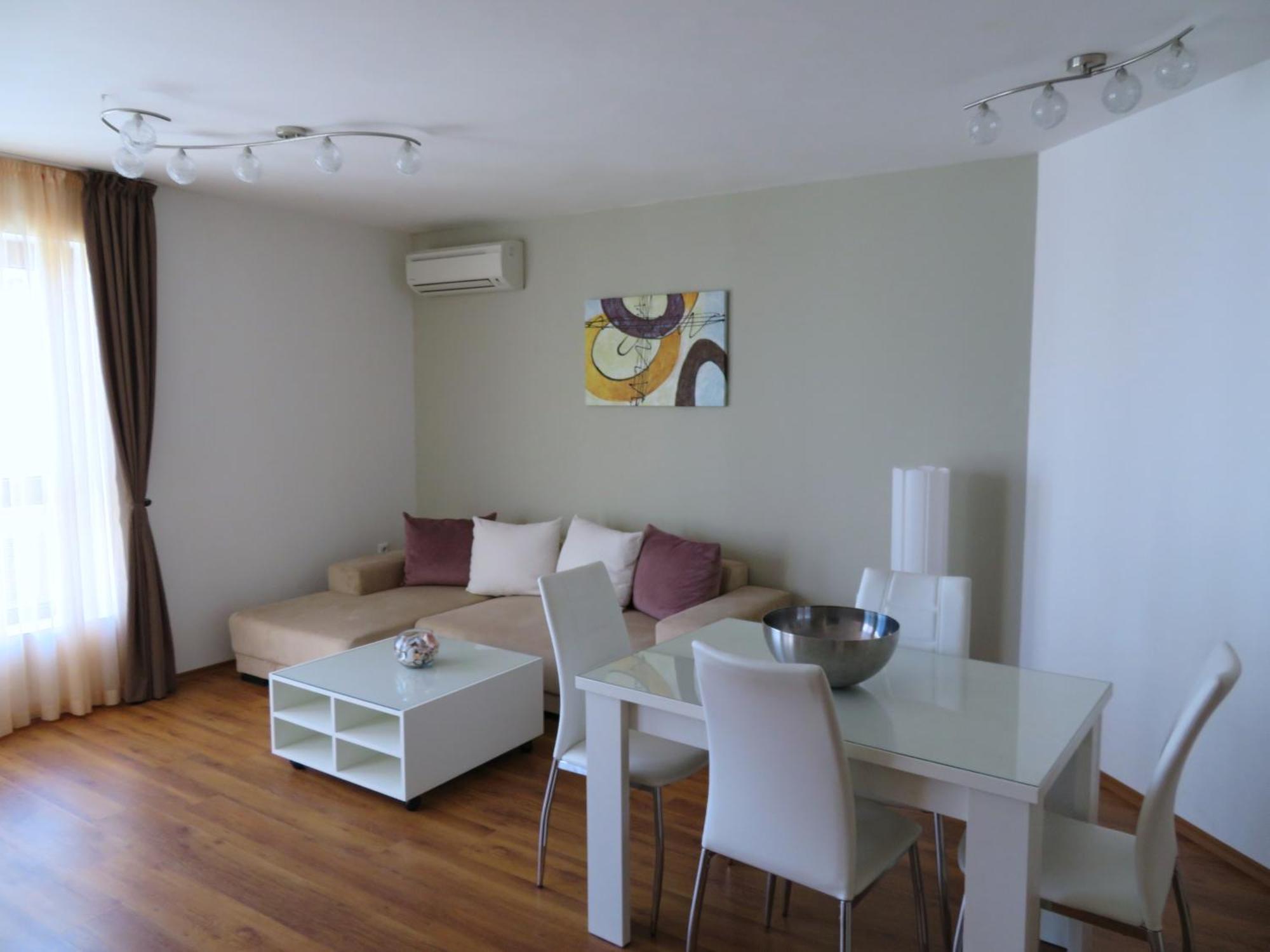 клиф на плажа - Byala Cliff First Line Apartment Byala (Varna)