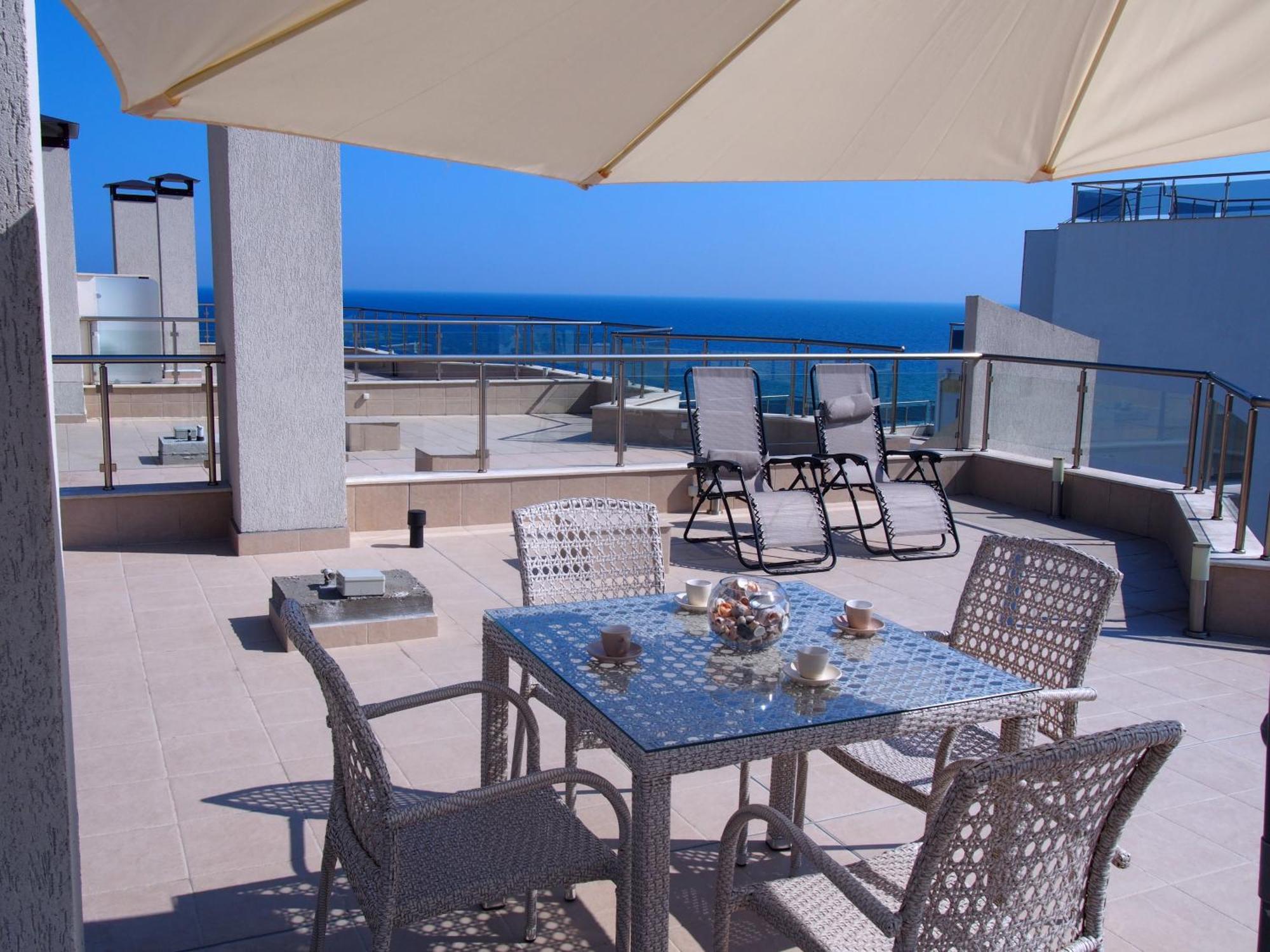 клиф на плажа - Byala Cliff First Line Apartment Byala (Varna)